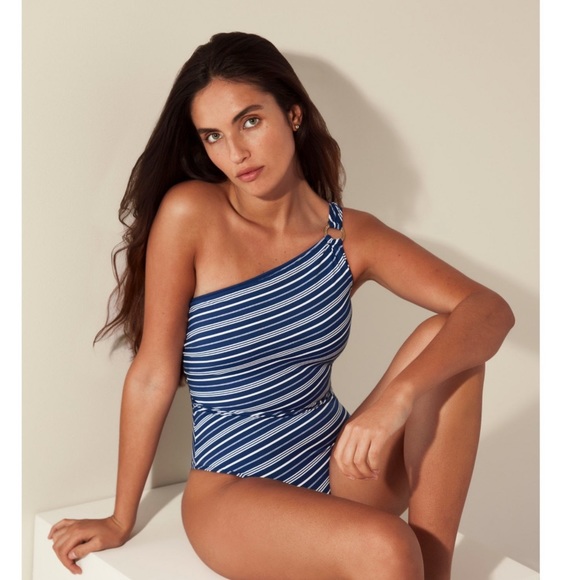 LAUREN RALPH LAUREN STRIPED ONE SHOULDER
ONE PIECE SWIMWEAR. - Picture 3 of 16